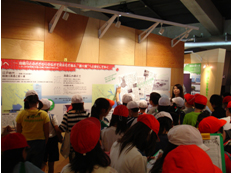 図4　展示室で霞ヶ浦の歴史学習