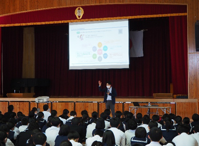 岡本尚也博士の講演のようす