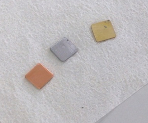 作成した「亜鉛めっき」 左:銅，中:「亜鉛めっき」加熱前，右:加熱後