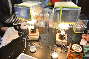 写真1：地球温暖化モデル実験装置