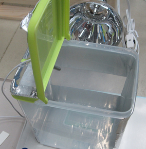 写真２：地球温暖化モデル実験装置本体