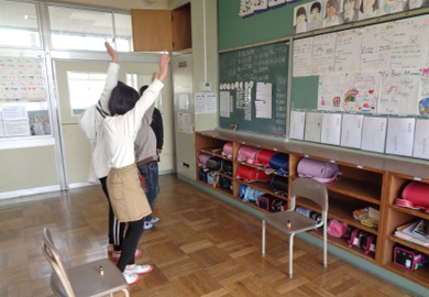 図６　自分たちがつくったプログラムで横断歩道を追体験