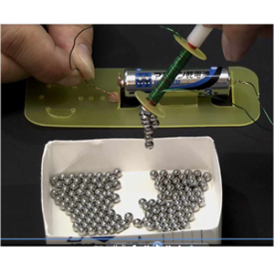 図２　電磁石鉄球がつく様子